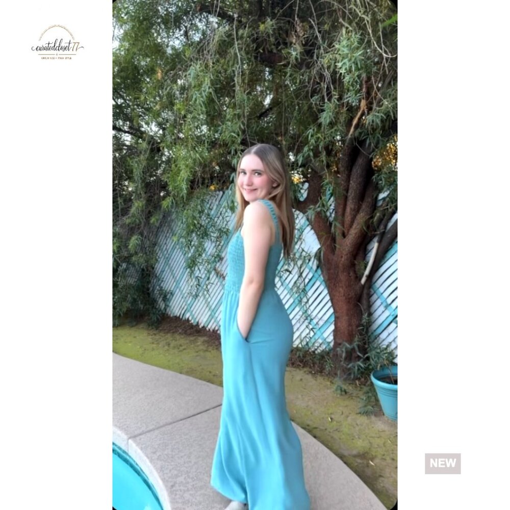 Large Polyester Jumpsuit With Pockets, Smocked To… - image 5